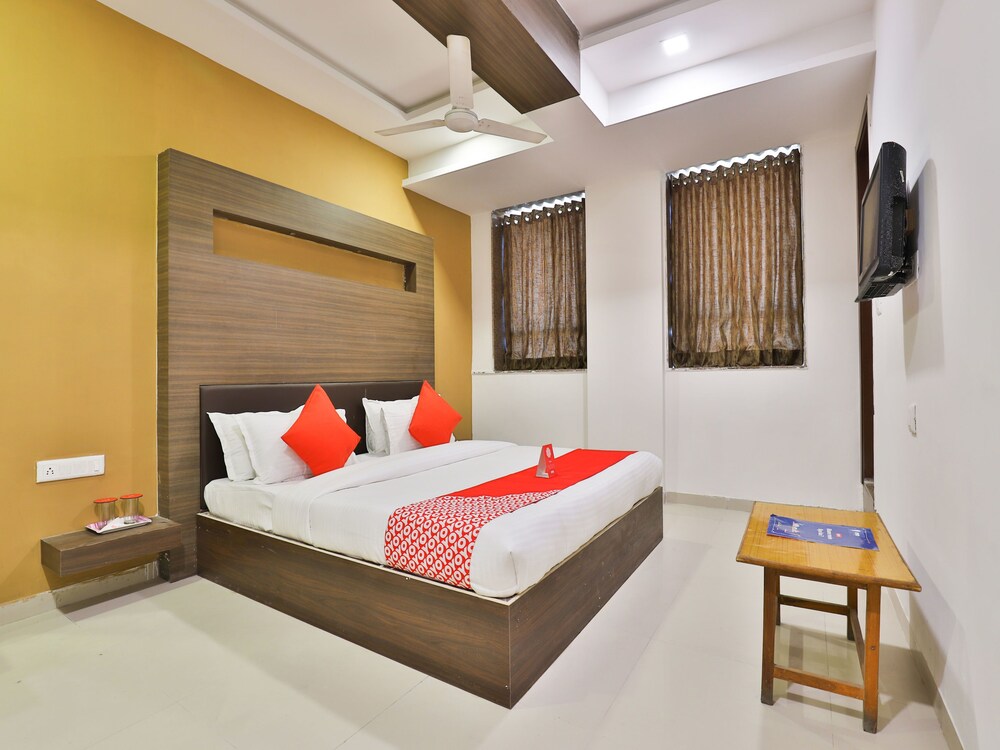 Oyo 12800 Hotel Vlee in Gandhinagar, India