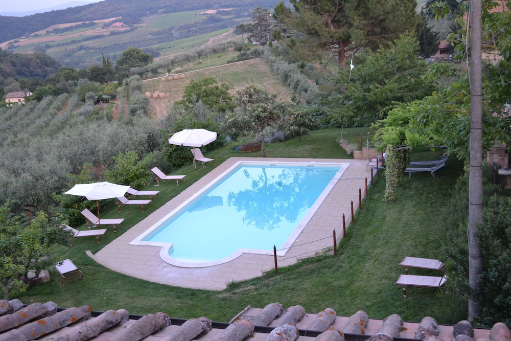 Podere Fontecastello — 4-Star Luxury Hotel in Montepulciano, Italy