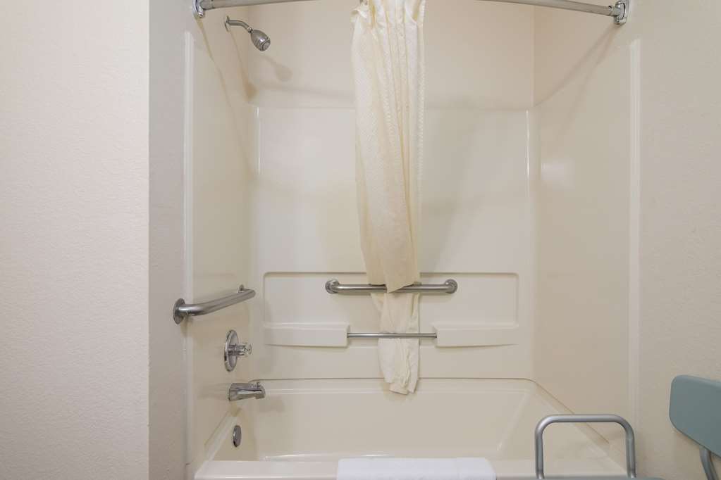 Econo Lodge Grand Forks near University - photo 12