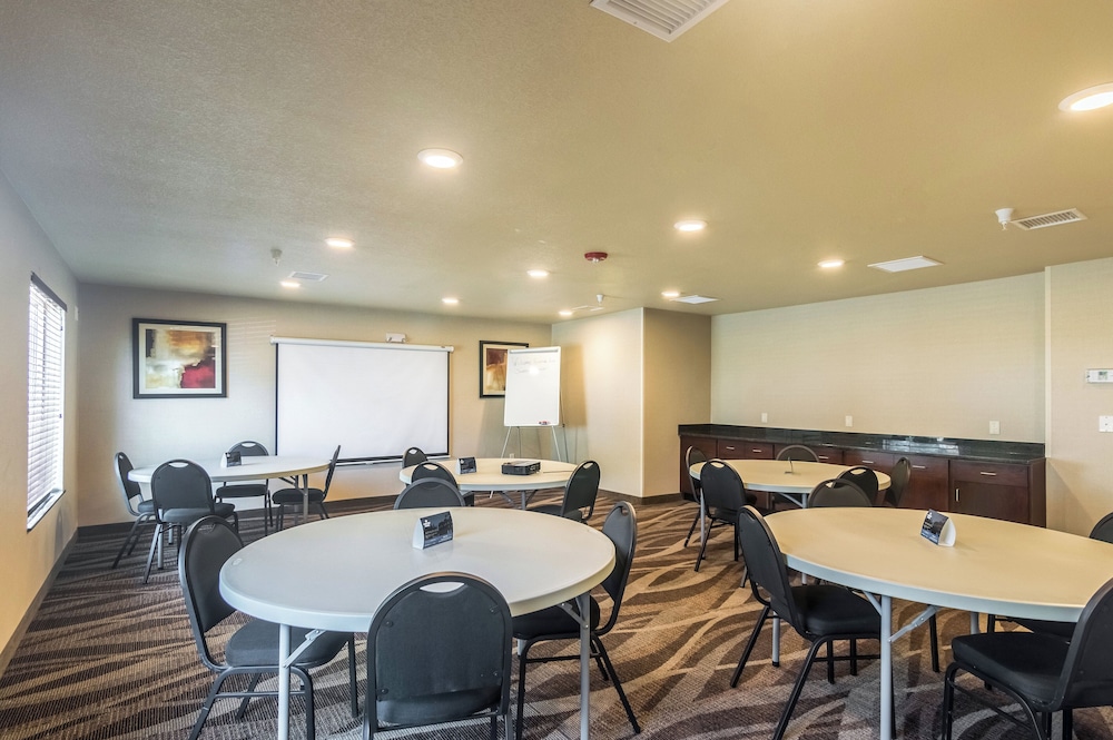 Cobblestone Inn & Suites Lakin - photo 41