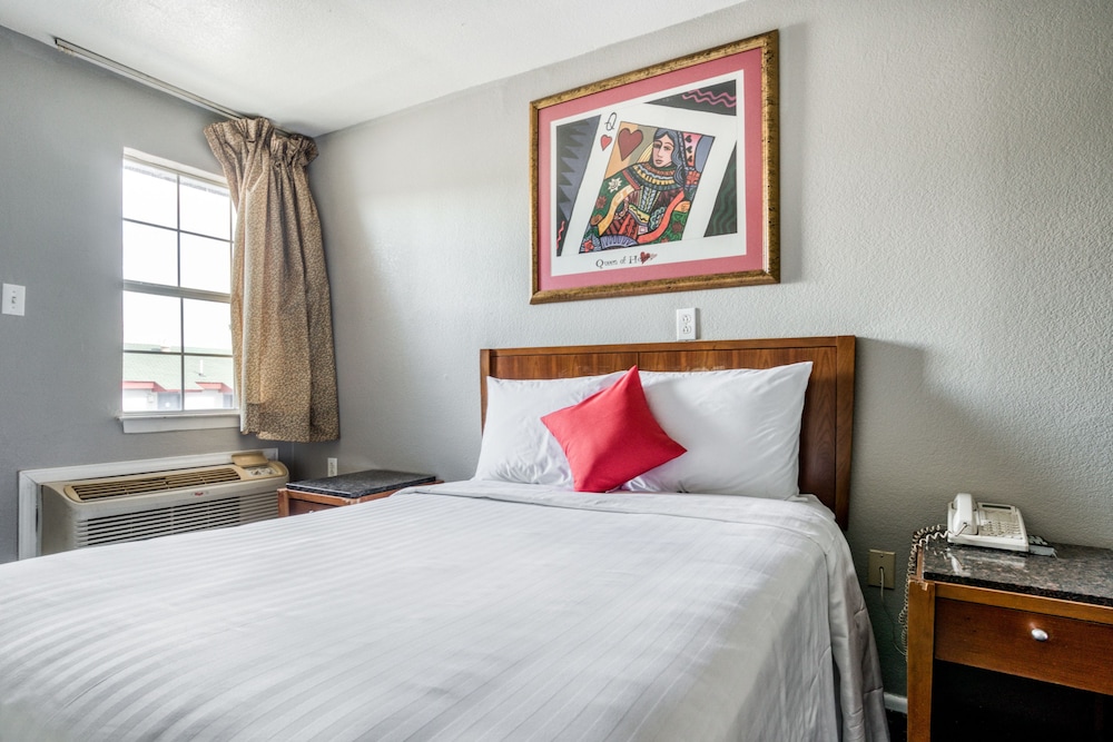 OYO Inn Dallas South - photo 9