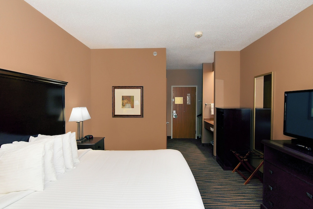 Cobblestone Inn & Suites Denison Majestic Hills - photo 17