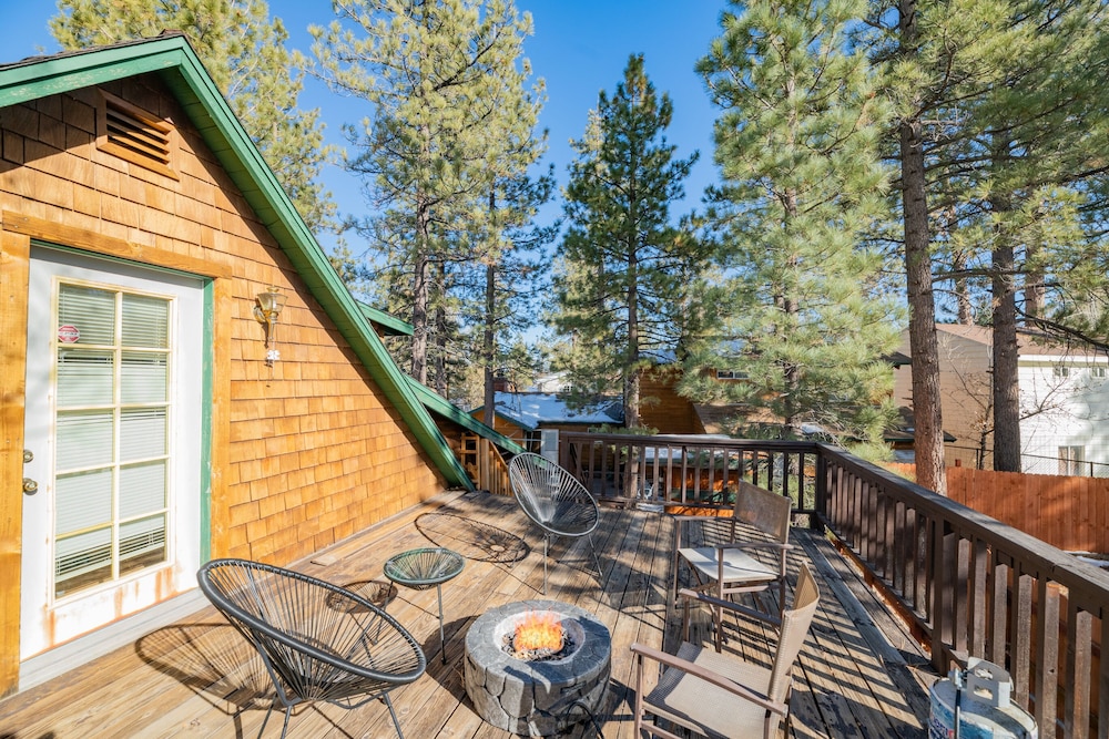 Bear Pause in Big Bear Lake, United States