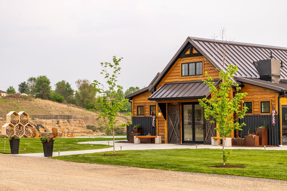 Sankoty Lakes — hotel in East Peoria