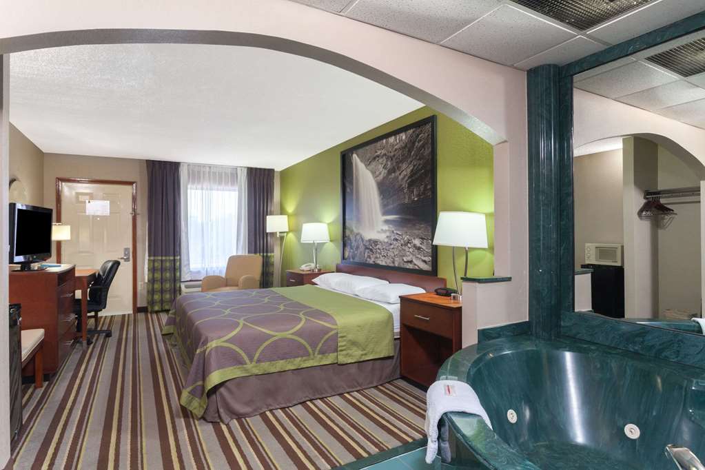 Super 8 by Wyndham Clarksville Northeast - photo 12