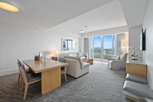 Beachfront Ritz Carlton Luxury 1BR Residence — 4-Star Luxury Hotel in Fort Lauderdale, United States