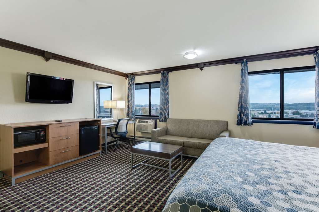 Econo Lodge Madison East - photo 23