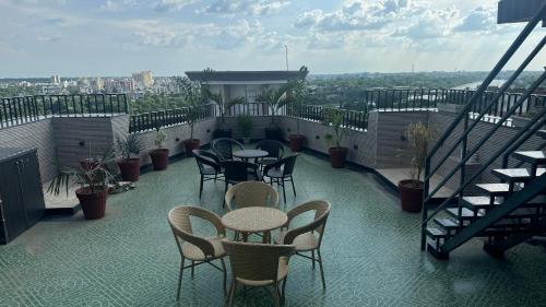 Riverfront Penthouse Studio with Spacious Terrace in Lucknow, India