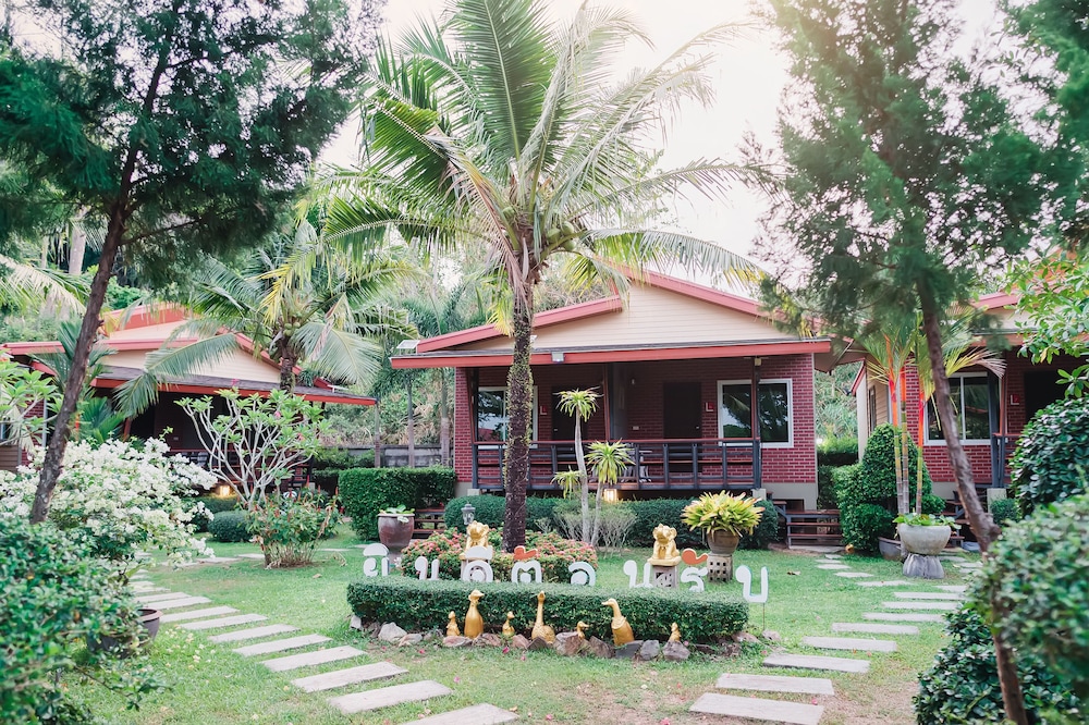Siray Green Resort - carbon neutral hotel in Ratsada