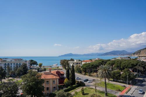 025 Casa Panoramica in Centro 90metri Spiaggia Vista Mare Con Terrazzo Vista Portofino — 4-Star Luxury Hotel in Sestri Levante, Italy