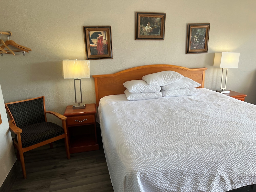Days Inn by Wyndham KU Lawrence - photo 12