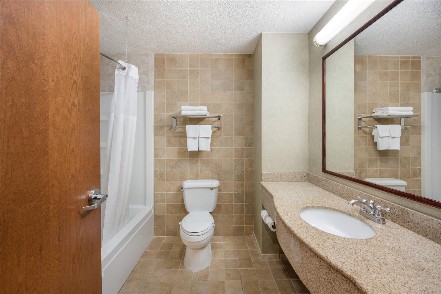 Quality Inn & Suites Fishkill South near I 84 - photo 16