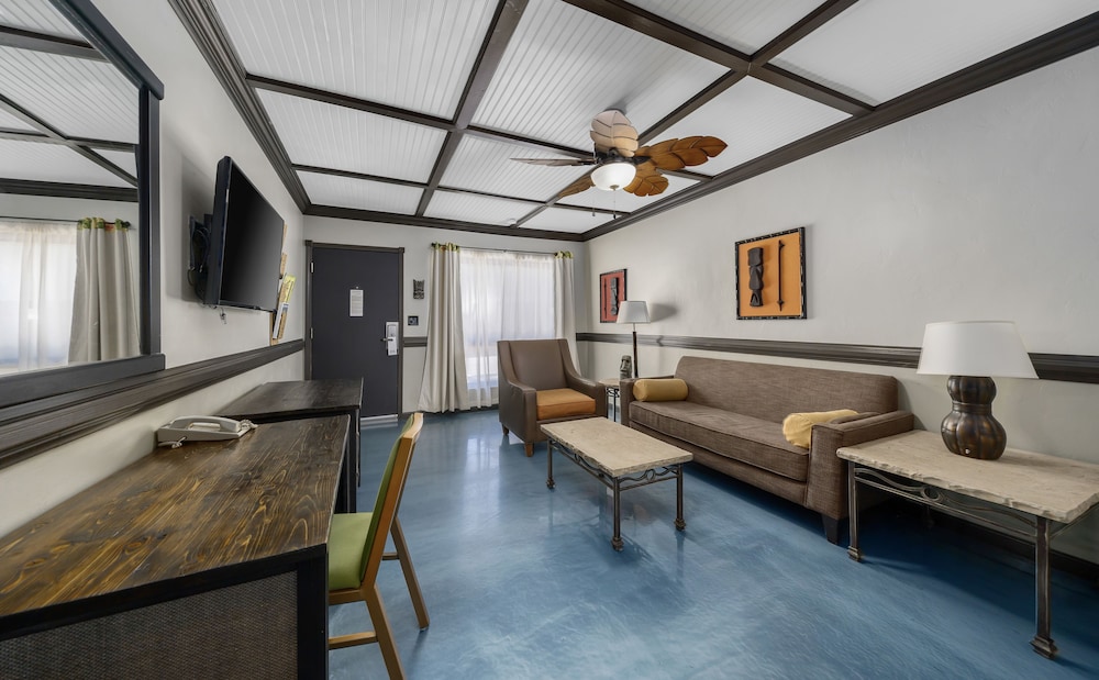 Caliente Tropics Hotel - photo 23