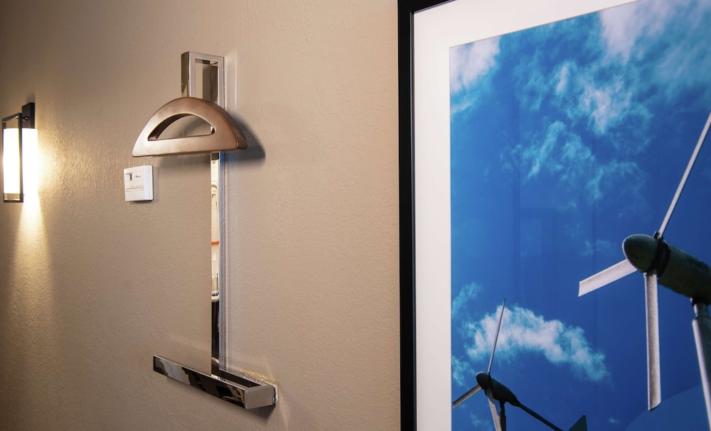 Hampton Inn Erie South - photo 4