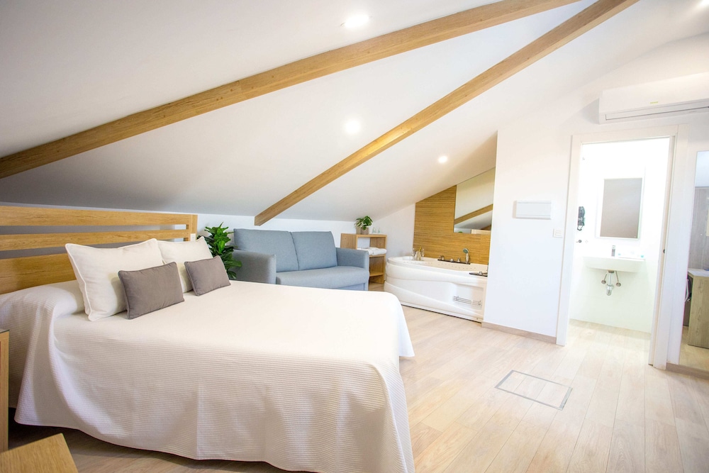 Apartahotel Énfasis Group pet-friendly hotel El Cuervo