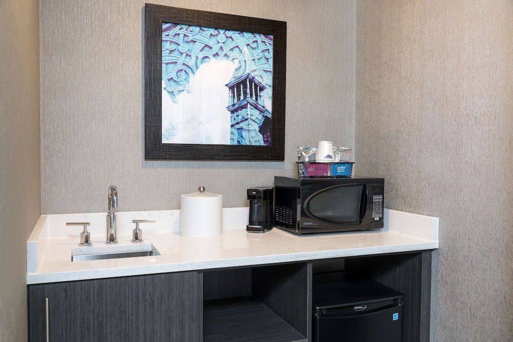 Hampton Inn Midland - photo 16