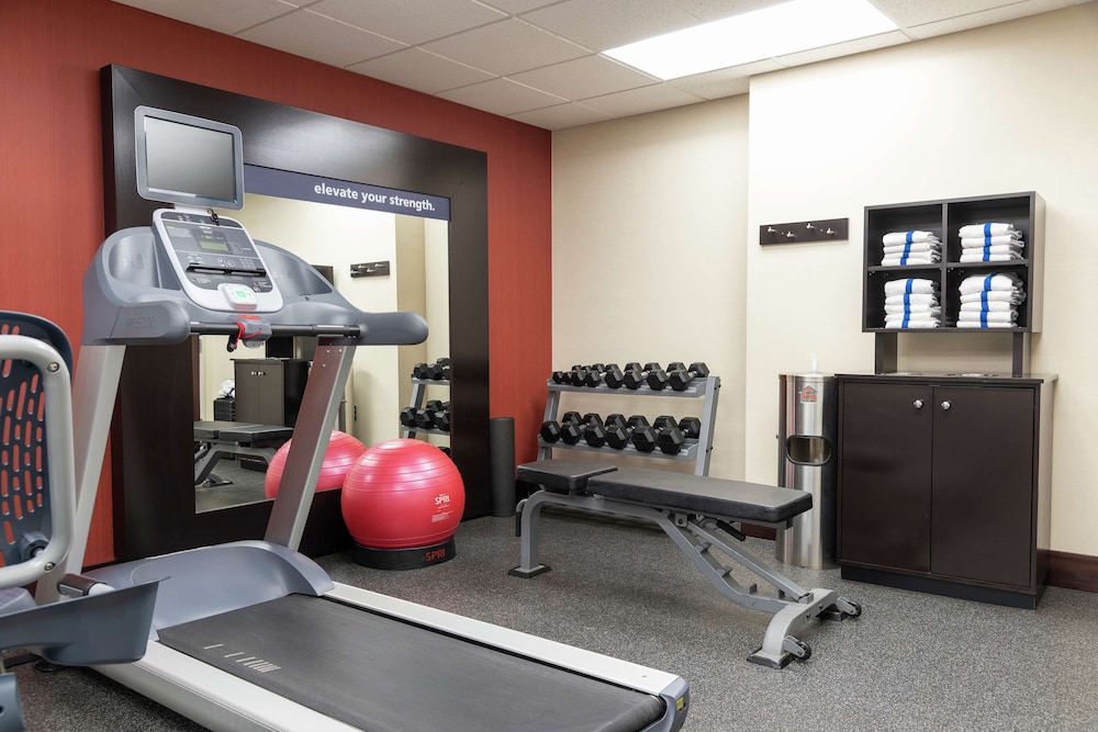 Hampton Inn & Suites Cleveland Airport Middleburg Heights - photo 44