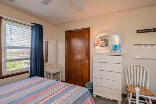 Beach Barracks by Oak Island Accommodations - photo 28