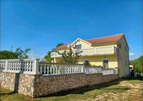 Schönes Ferienhaus mit Pool in Biograd Na Moru, Croatia