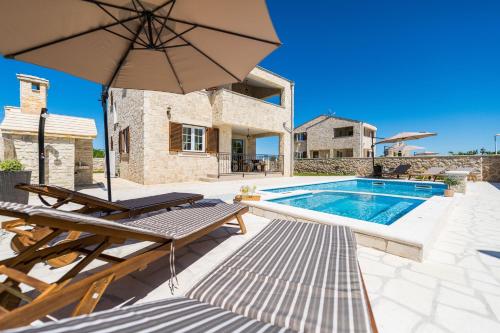 New stone villa with pool near the sandy beach by Traveler tourist agency Krk ID 2372 br 1 — 4-Star Luxury Hotel in Privlaka, Croatia
