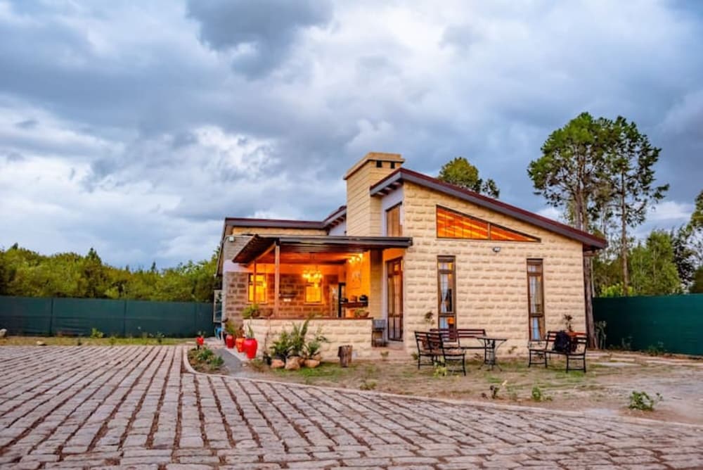 Nuestracasa - carbon neutral hotel in Unknown City