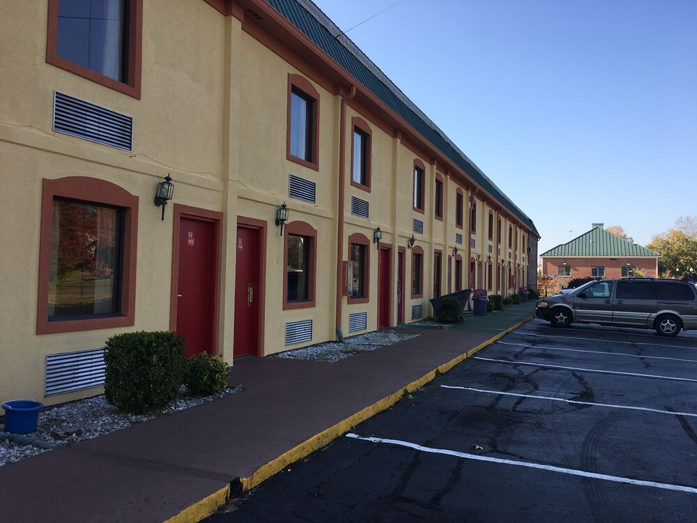 Quality Quarters Inn - photo 18