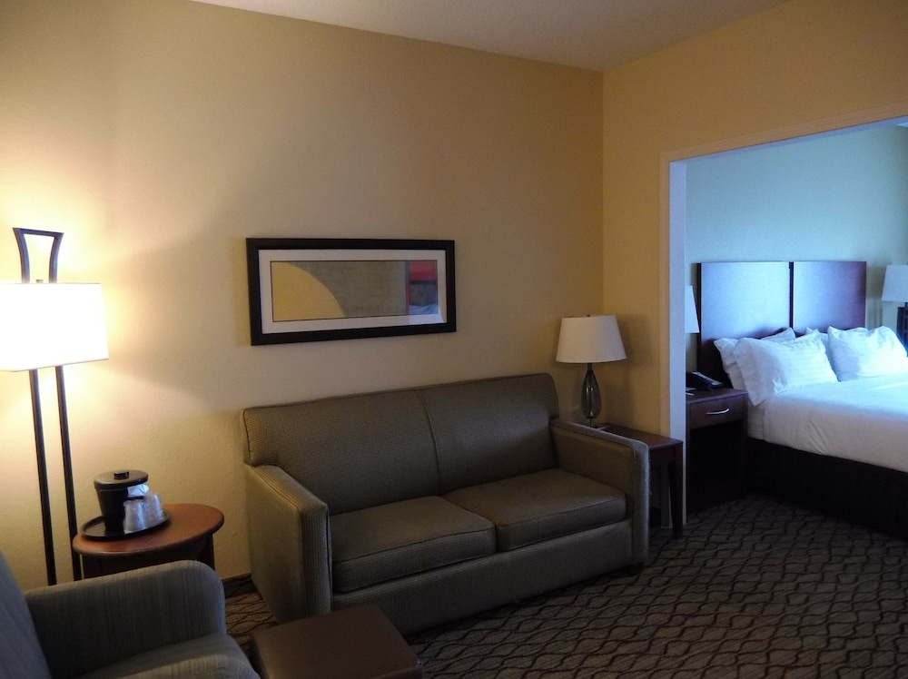 Holiday Inn Express & Suites Lancaster by IHG - photo 12