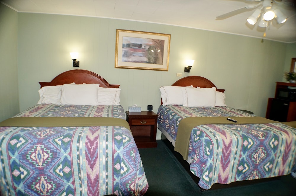 CedarWood Inn - photo 49