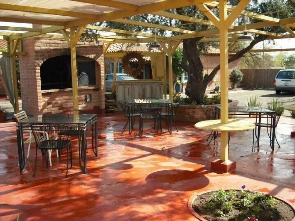 La Siesta Motel - photo 33