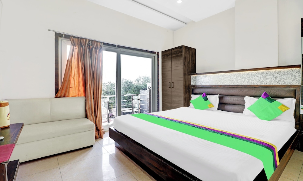Itsy Hotels Anjali Mahal 500 Mtrs From Mathura Railway Station in Mathura, India
