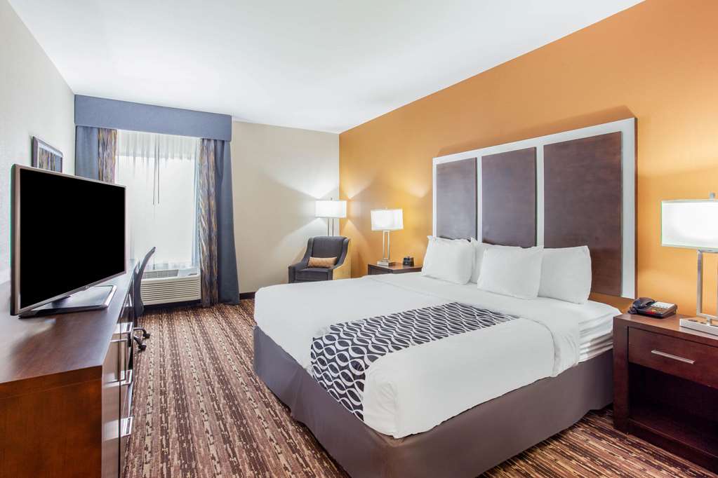 La Quinta Inn & Suites by Wyndham Gonzales TX - photo 9