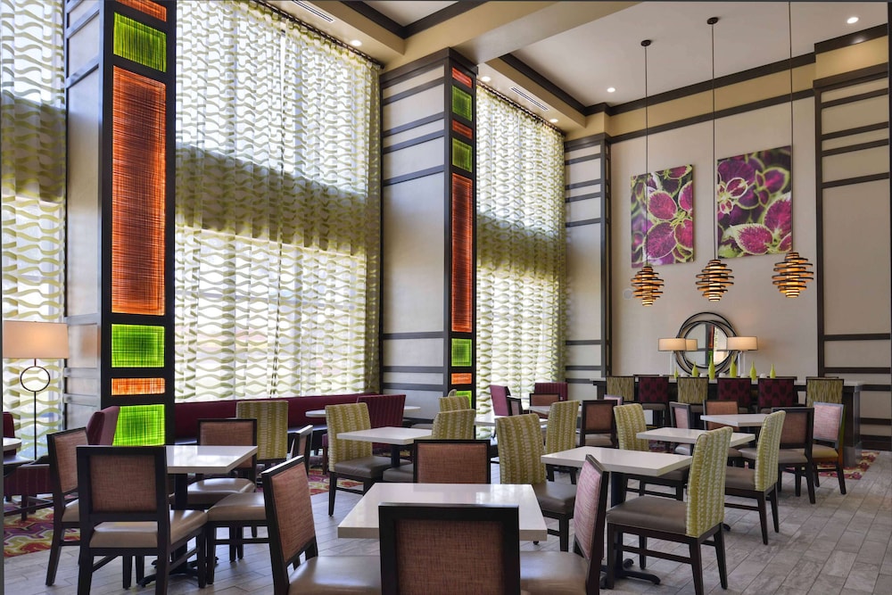 Hampton Inn & Suites Dallas Market Center - photo 57
