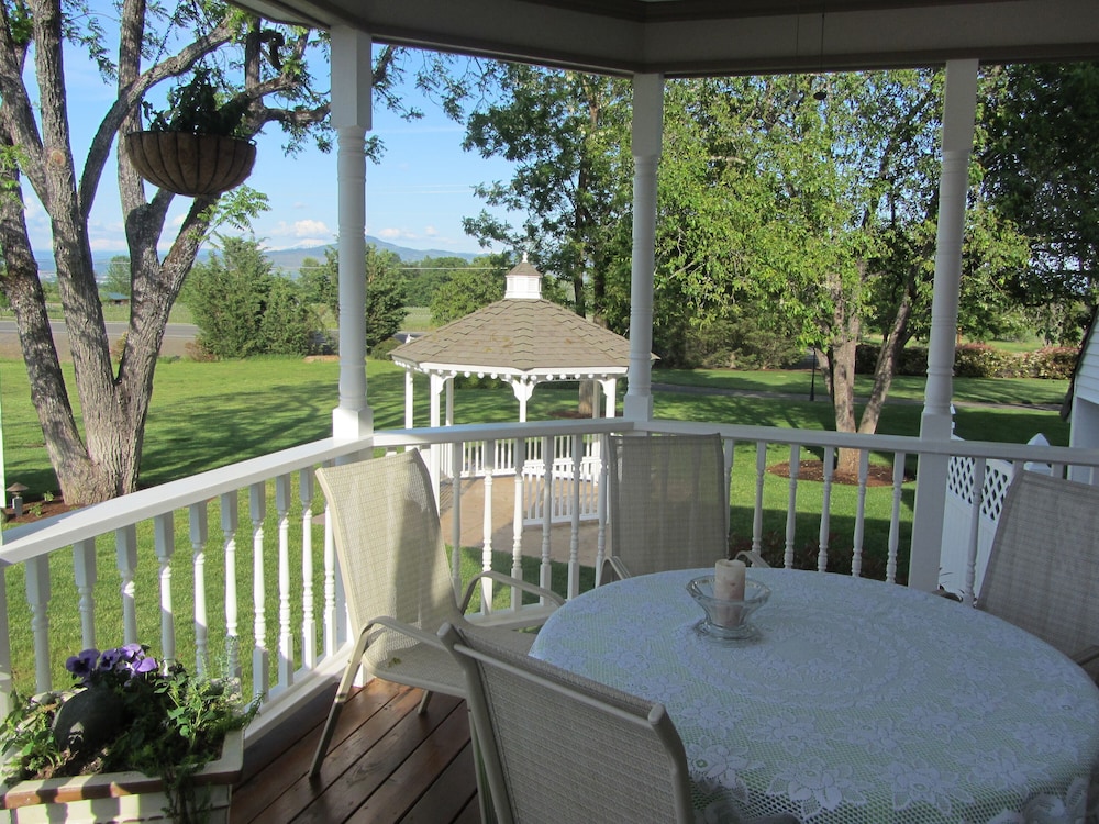 Bybee's Historic Inn - photo 74