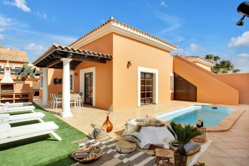 Villa Corralejo — 4-Star Luxury Hotel in Corralejo, Spain