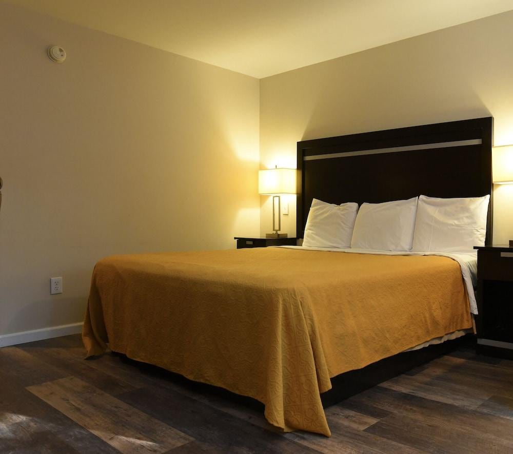 Capital Inn & Suites - photo 8