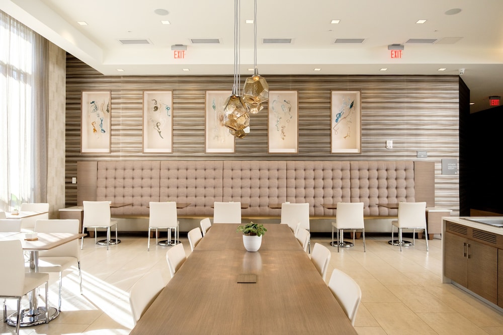 AC Hotel by Marriott Cincinnati at The Banks - photo 35