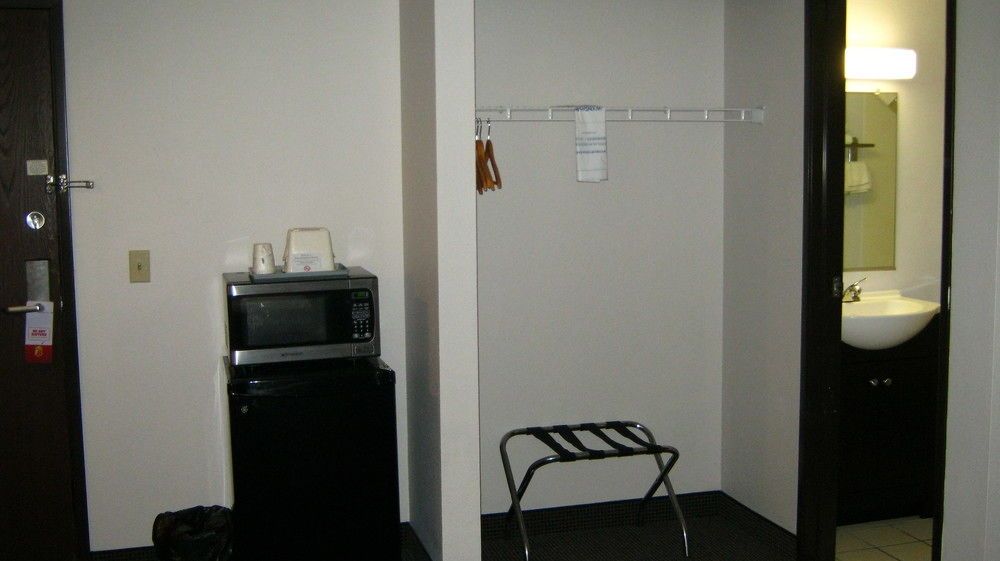 Bison Inn and Suites - photo 16