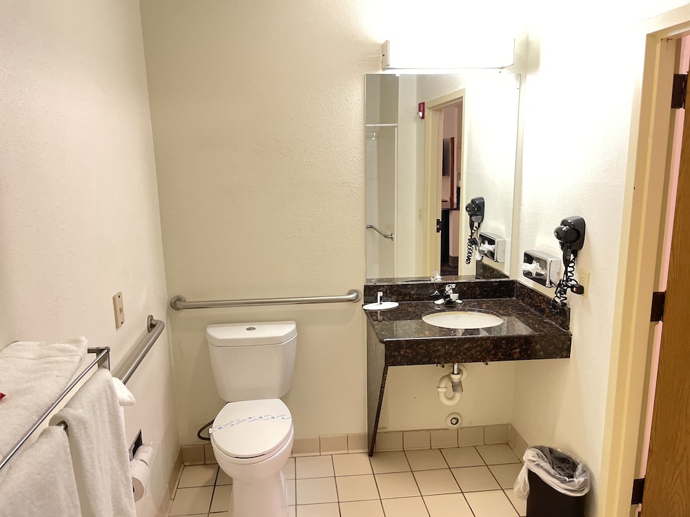 Super 8 by Wyndham Fort Worth Downtown South - photo 24