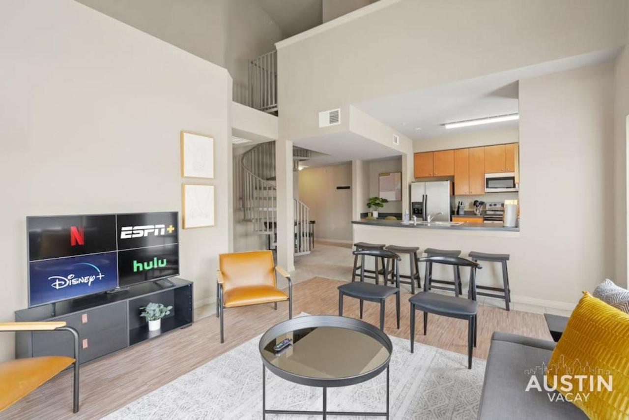 Perfect Location Near UT and Large Patio With A View — 4-Star Luxury Hotel in Austin, United States