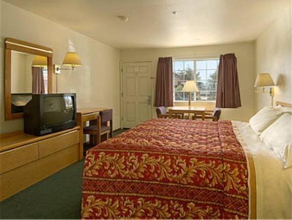 Days Inn Salinas Airport - photo 11