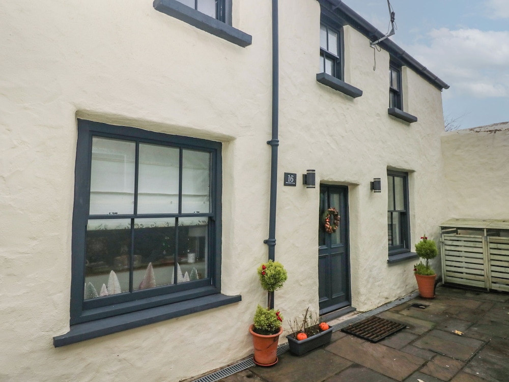 Blacksmiths Cottage — 4-Star Luxury Hotel in Pembroke, United Kingdom