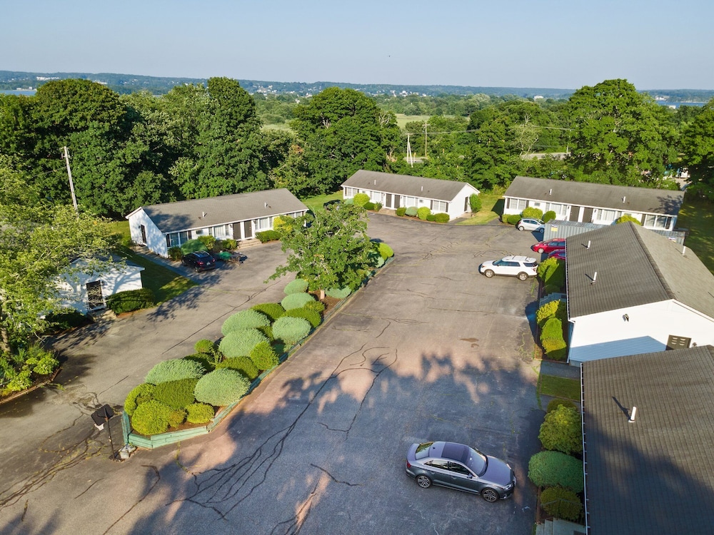 Founder's Brook Motel and Suites - photo 26