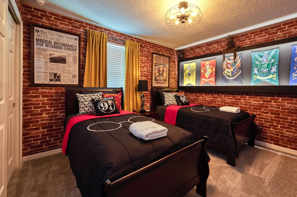 Elegant Brand New 9 Bedrooms House With Private Pool at Solara Resort - photo 2