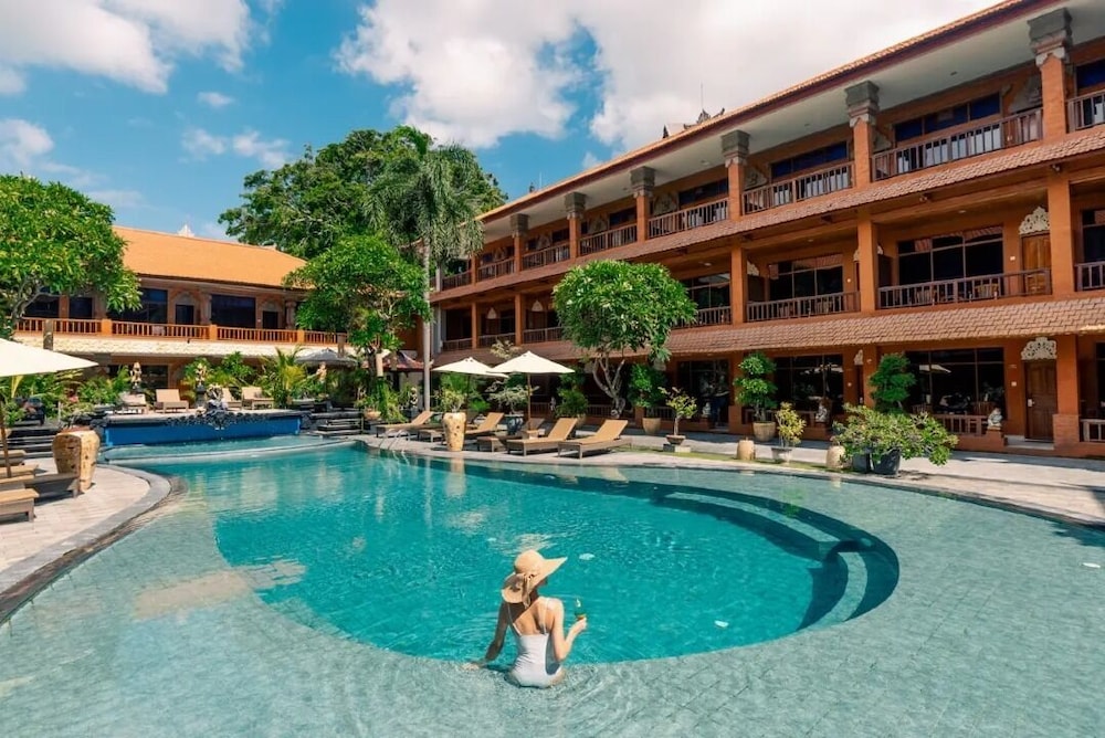 Wina Holiday Villa — 4-Star Luxury Hotel in Kuta, Indonesia