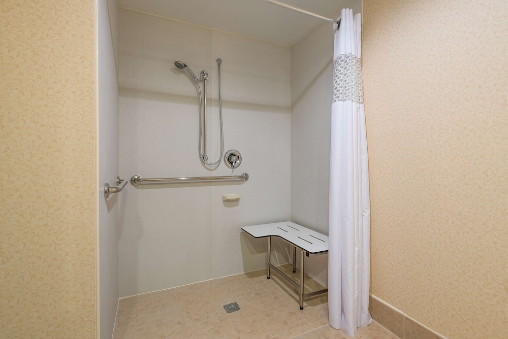 Hampton Inn Parkersburg Mineral Wells - photo 32