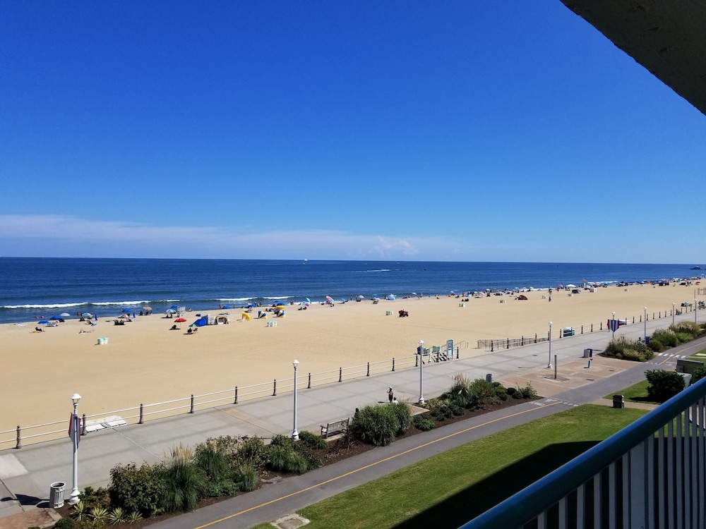 Baymont by Wyndham Virginia Beach Oceanfront - photo 32