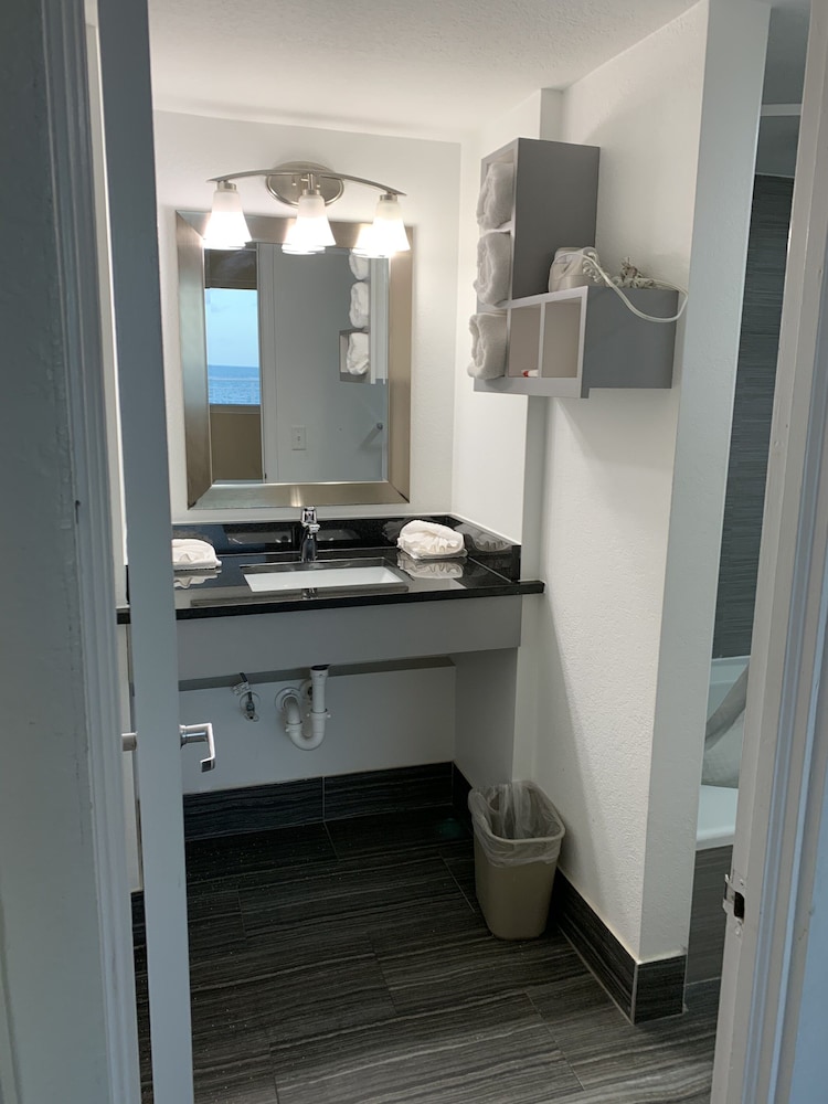 Arya Blu Inn & Suites - photo 27