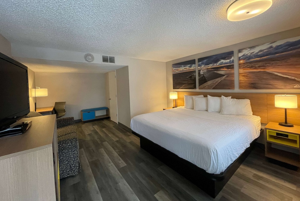 Days Inn & Suites by Wyndham Port Huron - photo 4