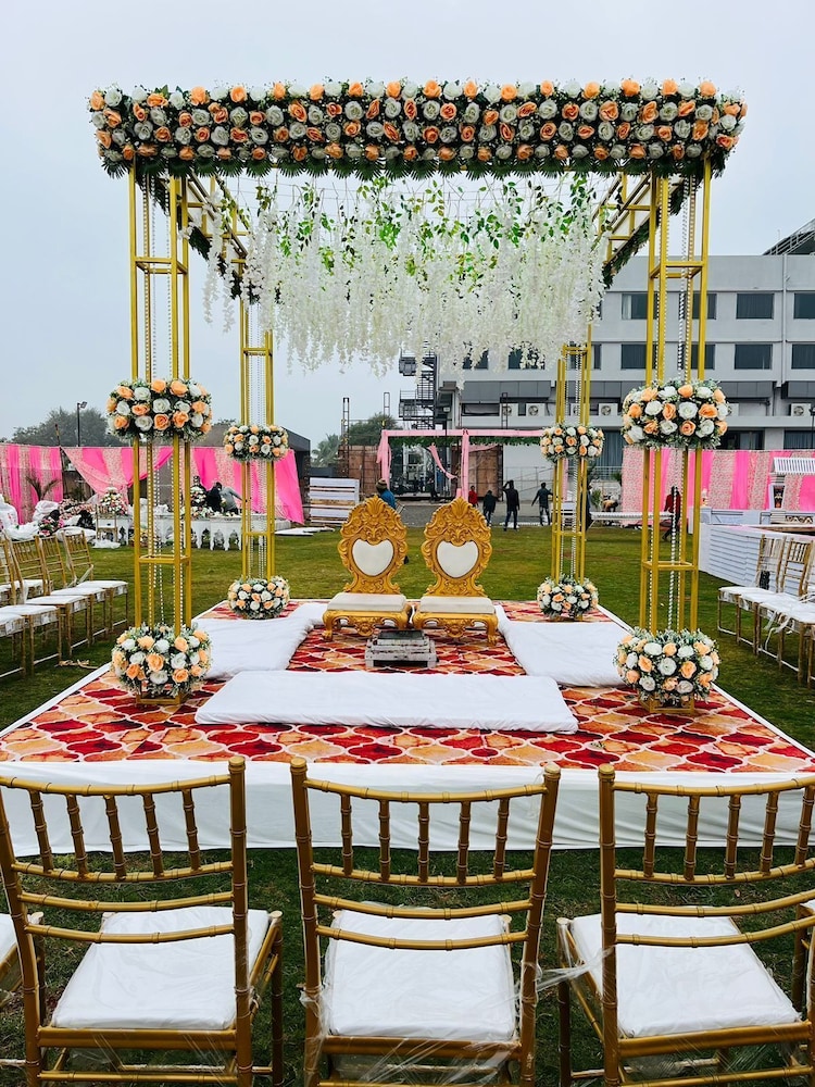 Ratnapriya Hotel And Resort — Ujjain