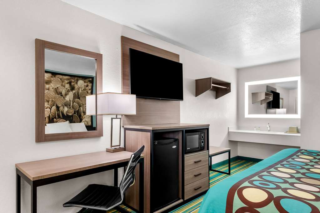 Super 8 by Wyndham Pleasanton - photo 27